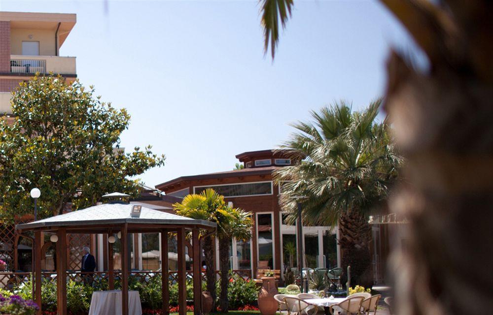 Hotel Acquario Vasto Buitenkant foto